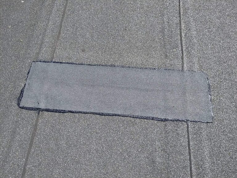 SBS-ribaga parandatud paani otsavuuk lamekatusel
